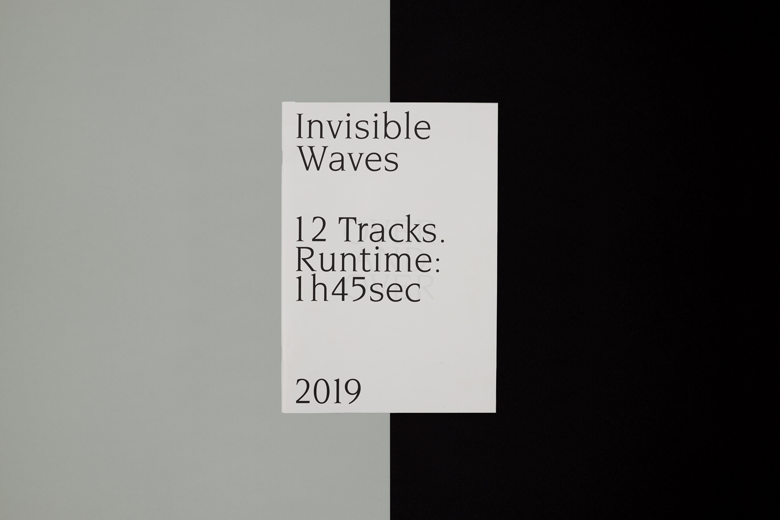 Couverture du livret pour le projet musical Invisible Waves